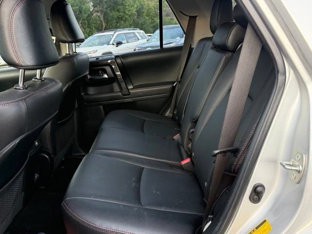 Used 2022 Toyota 4Runner TRD Off-Road Premium AWD/4WD image 15