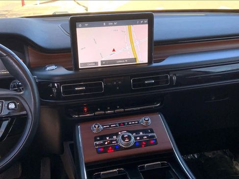 Used 2020 Lincoln Aviator Reserve w/ Equipment Group 202A image 7