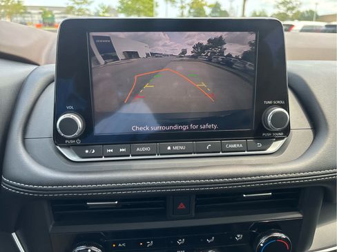 Used 2023 Nissan Rogue S AWD/4WD image 33