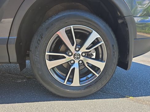 Used 2018 Toyota RAV4 XLE AWD/4WD image 34