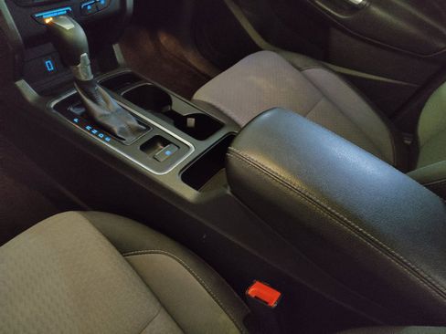 Used 2017 Ford Escape SE w/ SE Cold Weather Package AWD/4WD image 26