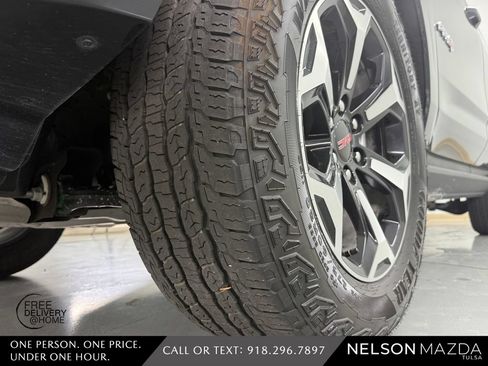 Used 2025 GMC Yukon AT4 w/ AT4 Premium Plus Package AWD/4WD image 12
