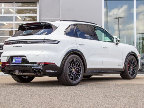 Used 2025 Porsche Cayenne GTS AWD/4WD image 10