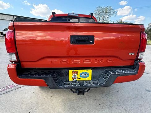 Used 2016 Toyota Tacoma TRD Sport w/ Towing Package RWD image 5