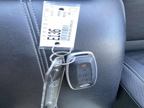 Used 2024 Nissan Pathfinder SV AWD/4WD image 32