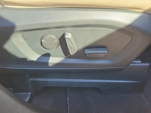 Used 2020 Ford Explorer XLT w/ Equipment Group 202A image 9