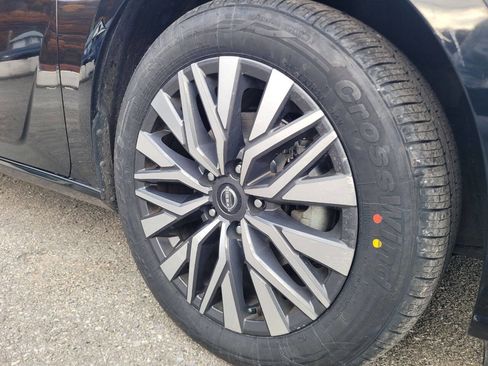 Used 2024 Nissan Altima 2.5 SV image 12