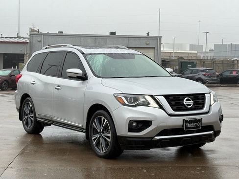 Used 2019 Nissan Pathfinder Platinum image 3