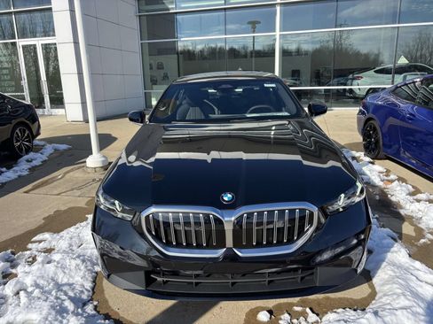 Used 2026 BMW 530i xDrive w/ Premium Package AWD/4WD image 2