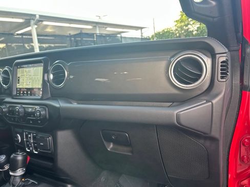 Used 2023 Jeep Wrangler Unlimited Sahara AWD/4WD image 25