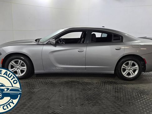 Used 2018 Dodge Charger SXT RWD image 11