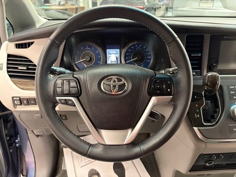 Used 2016 Toyota Sienna XLE Premium image 15