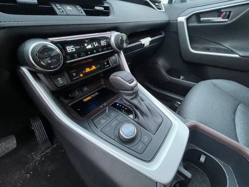 New 2025 Toyota RAV4 Limited image 9