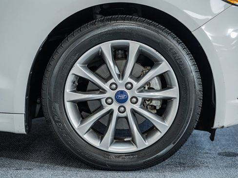 Used 2017 Ford Fusion SE FWD image 18