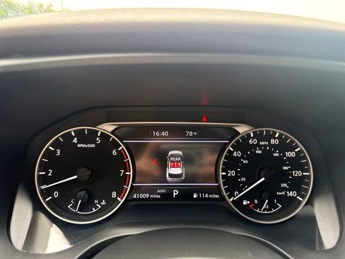 Used 2023 Nissan Rogue S AWD/4WD image 19