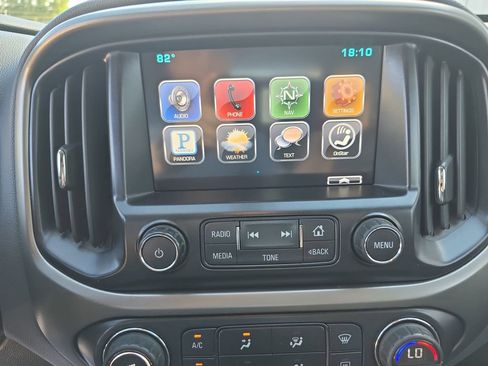 Used 2015 Chevrolet Colorado Z71 AWD/4WD image 16