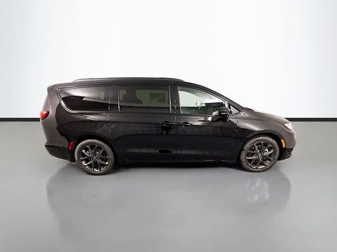 New 2026 Chrysler Pacifica Select w/ S Appearance Package FWD image 8
