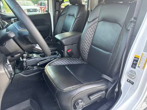 Used 2023 Jeep Gladiator Overland AWD/4WD image 7