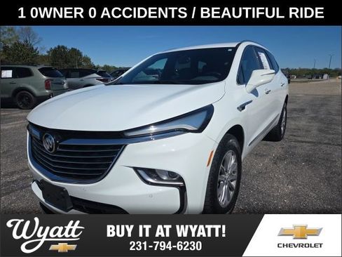 Used 2023 Buick Enclave Essence AWD/4WD image 1