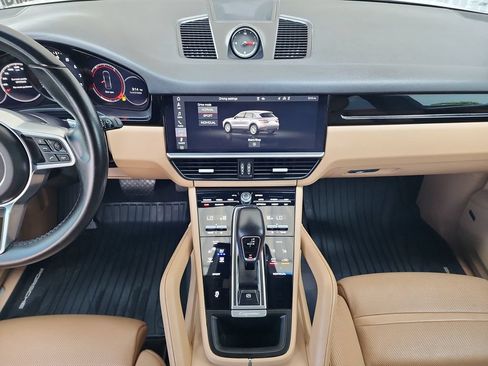Used 2020 Porsche Cayenne AWD/4WD image 24