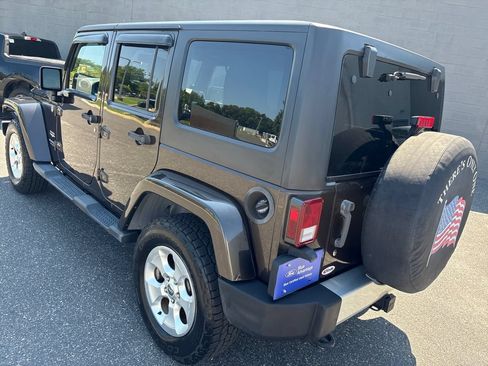 Used 2013 Jeep Wrangler Unlimited Sahara w/ Connectivity Group AWD/4WD image 21