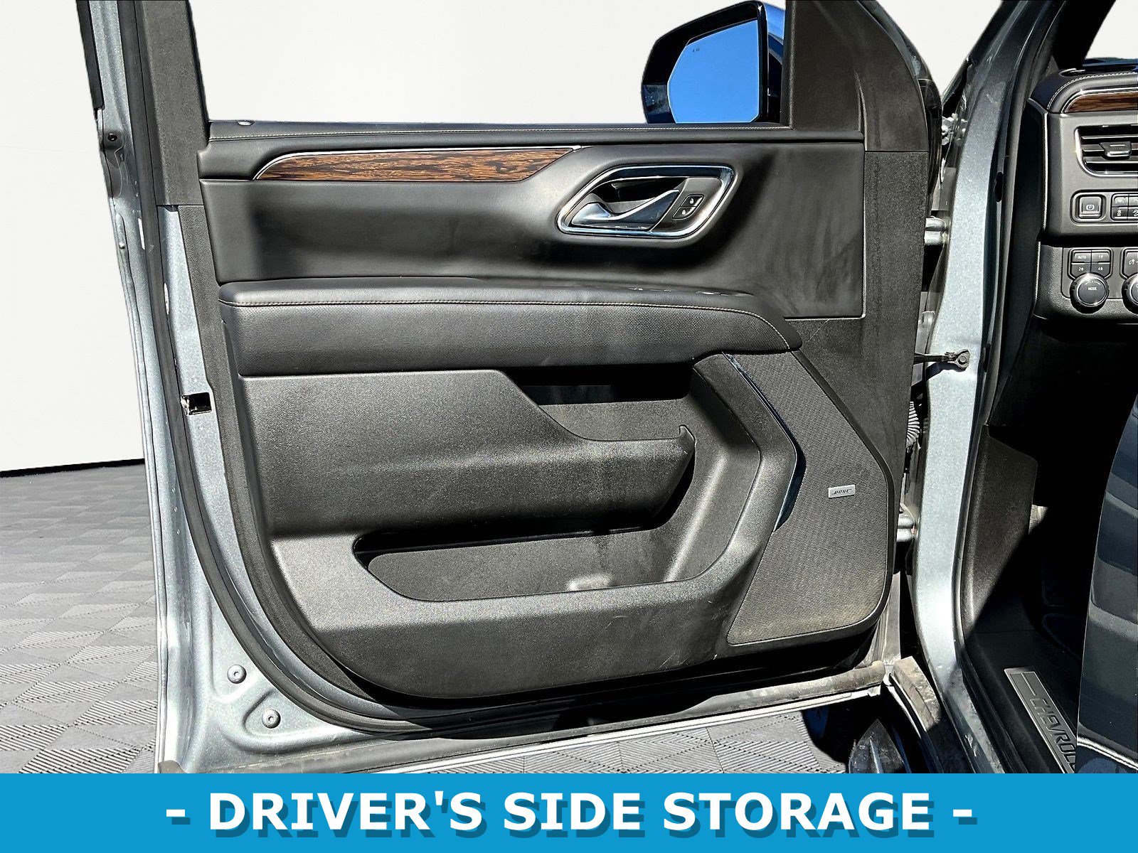 Used 2023 Chevrolet Suburban Premier AWD/4WD image 20