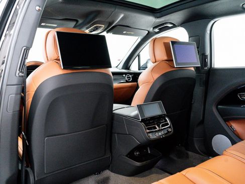 New 2025 Bentley Bentayga Extended Wheelbase image 23