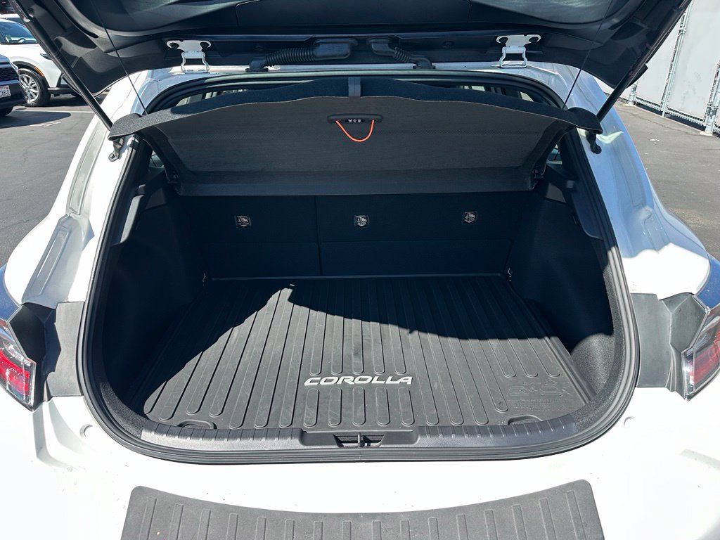 Used 2021 Toyota Corolla SE FWD image 4