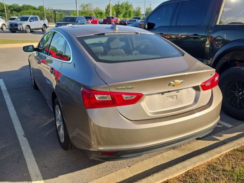 Used 2023 Chevrolet Malibu LT FWD image 2