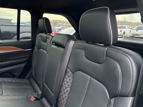 Used 2023 Jeep Grand Cherokee Summit image 10