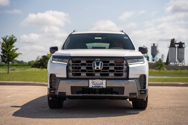 New 2026 Honda Pilot TrailSport image 2