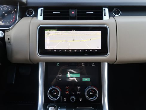 Used 2018 Land Rover Range Rover Sport SE image 16