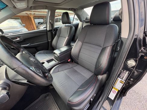 Used 2015 Toyota Camry SE w/ Moonroof Package FWD image 18