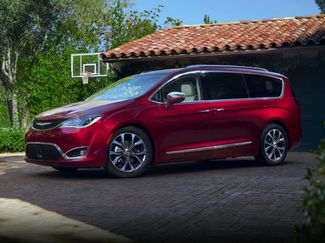 Used 2018 Chrysler Pacifica Limited image 1