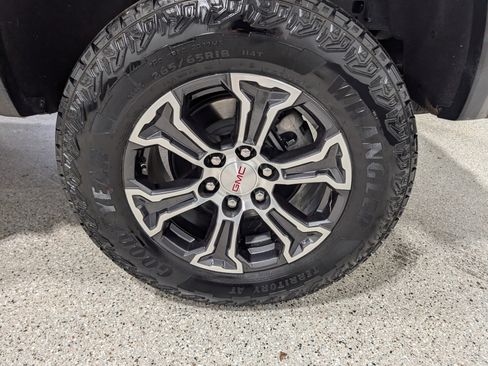 Used 2024 GMC Canyon AT4 w/ Technology Package AWD/4WD image 13