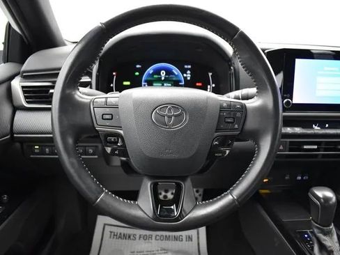 Used 2025 Toyota Camry SE FWD image 19