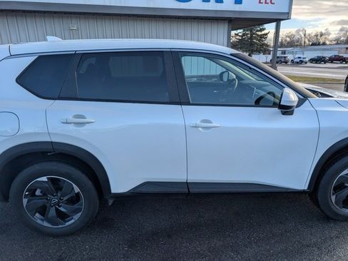 Used 2024 Nissan Rogue SV image 12
