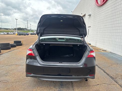 Used 2019 Toyota Camry LE image 27