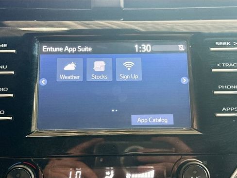 Used 2018 Toyota Camry SE image 15