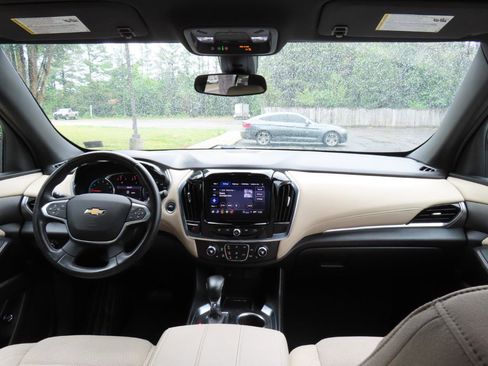 Used 2022 Chevrolet Traverse LT FWD image 27