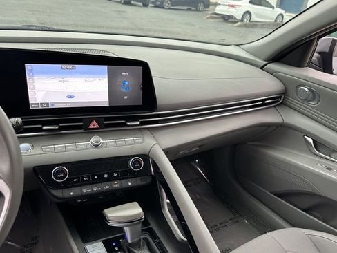 Used 2023 Hyundai Elantra SEL w/ Convenience Package image 18
