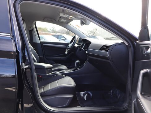 Certified 2023 Volkswagen Jetta SE image 26