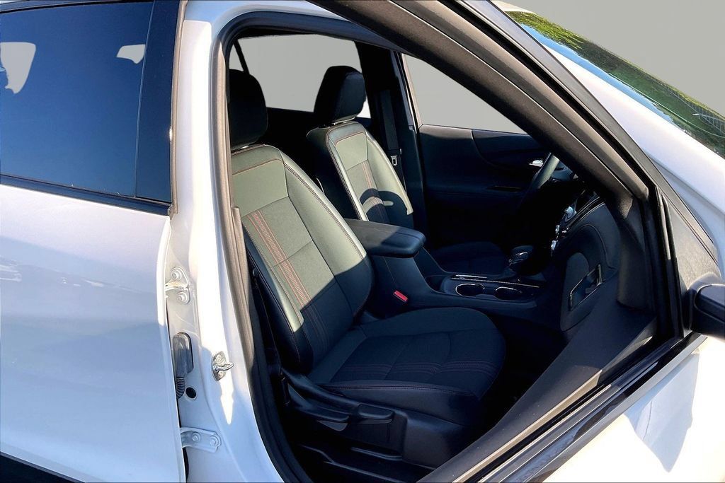 Used 2024 Chevrolet Equinox RS FWD image 31