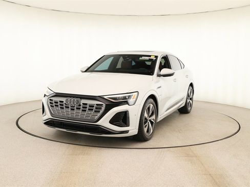 Used 2024 Audi Q8 e-tron Premium Plus w/ Premium Plus Package image 12