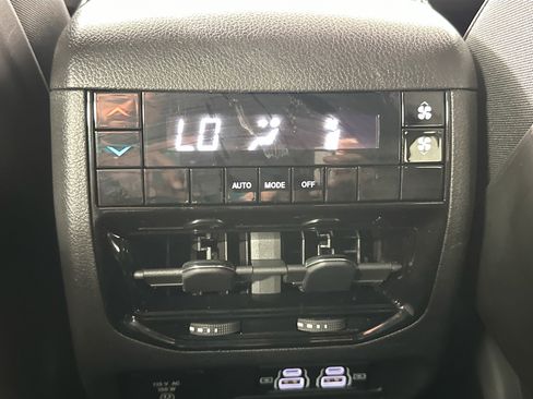 Used 2023 Jeep Grand Cherokee L Laredo image 24