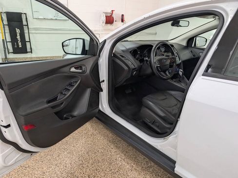 Used 2015 Ford Focus SE w/ Equipment Group 201A FWD image 6