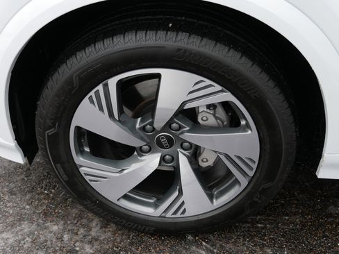 Used 2025 Audi Q6 e-tron Premium Plus w/ Premium Plus image 15