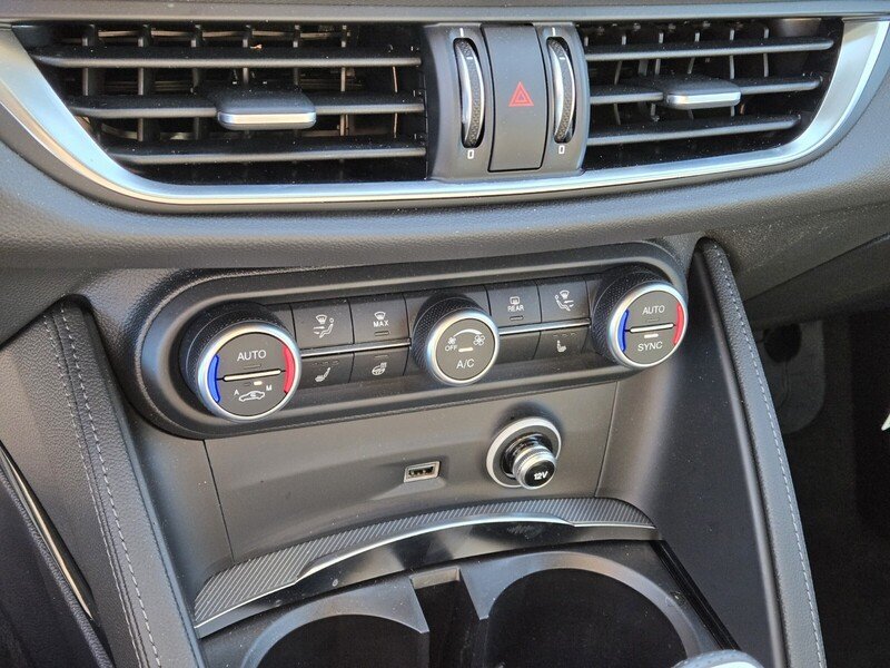 New 2025 Alfa Romeo Stelvio Sprint AWD/4WD image 14