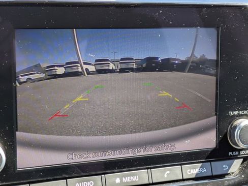 Used 2024 Nissan Pathfinder SV w/ SV Premium Package image 21