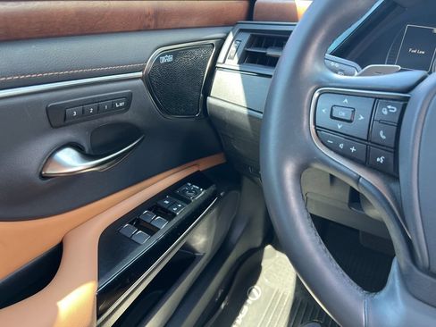 Used 2023 Lexus ES 350 w/ Premium Package FWD image 11